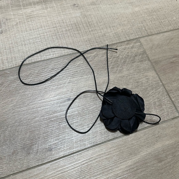 Floral Choker Necklace in Black NWOT - Picture 3 of 3